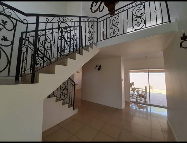 4 BEDROOM TOWNHOUSE TO LET IN PALM SPRINGS VILLAGE